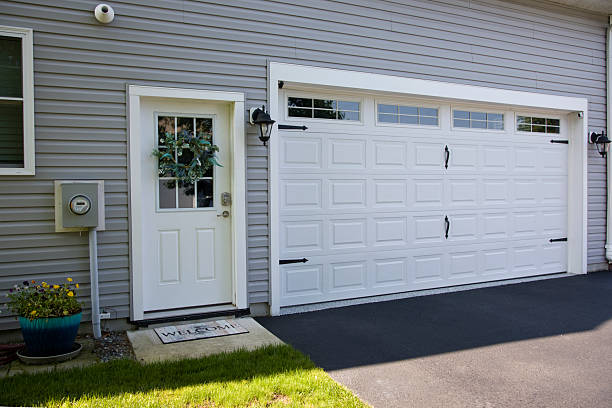 24/7 Emergency Garage Door Panel Replacement experts in Emmet County County, MI